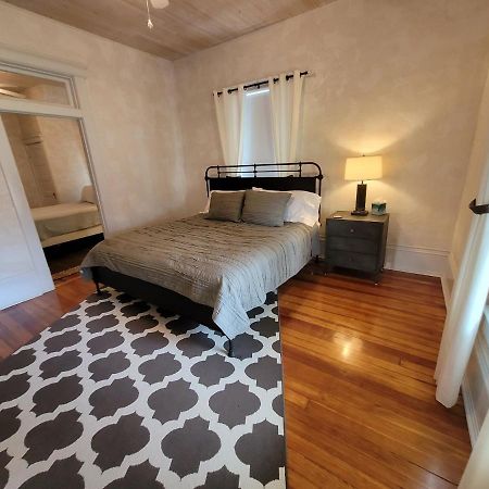 Holland House - Historic And Sophisticated Villa Alpine Bagian luar foto