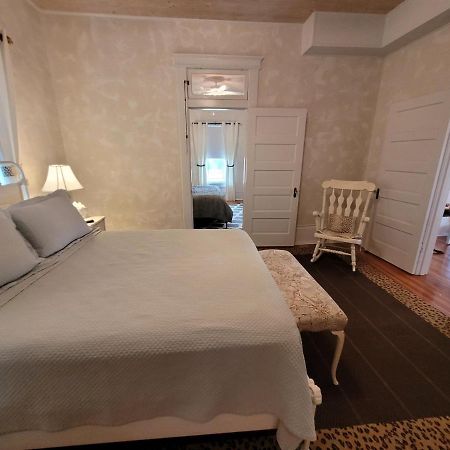 Holland House - Historic And Sophisticated Villa Alpine Bagian luar foto