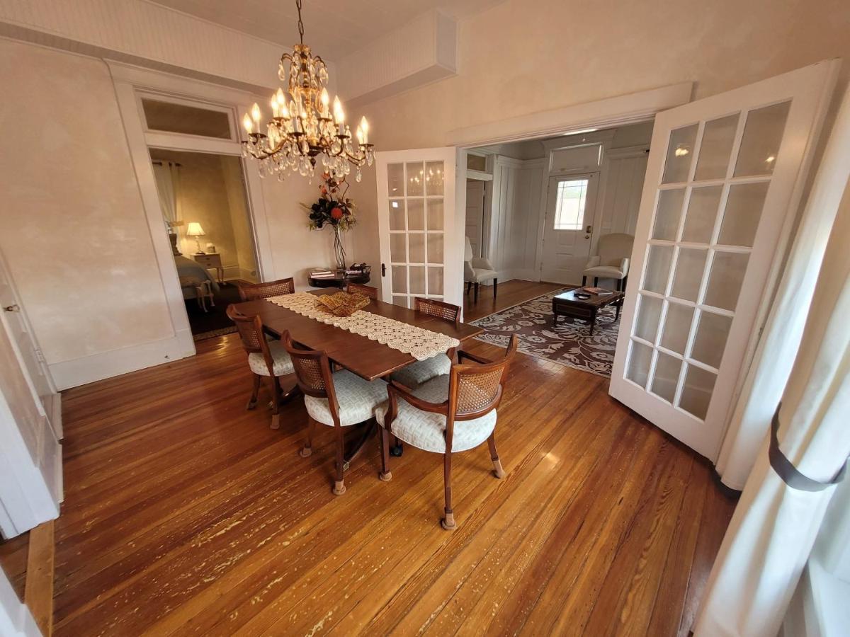 Holland House - Historic And Sophisticated Villa Alpine Bagian luar foto