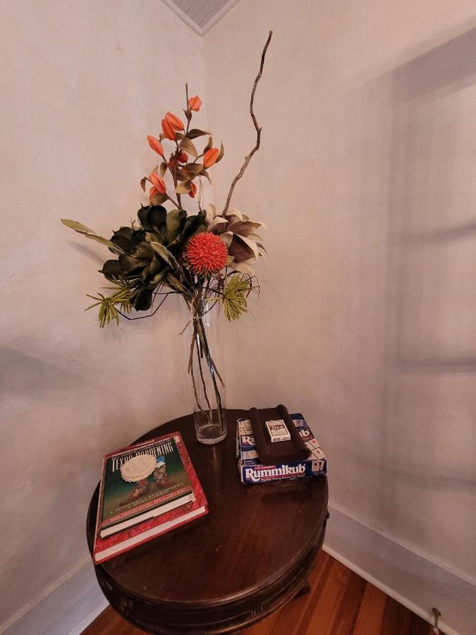Holland House - Historic And Sophisticated Villa Alpine Bagian luar foto