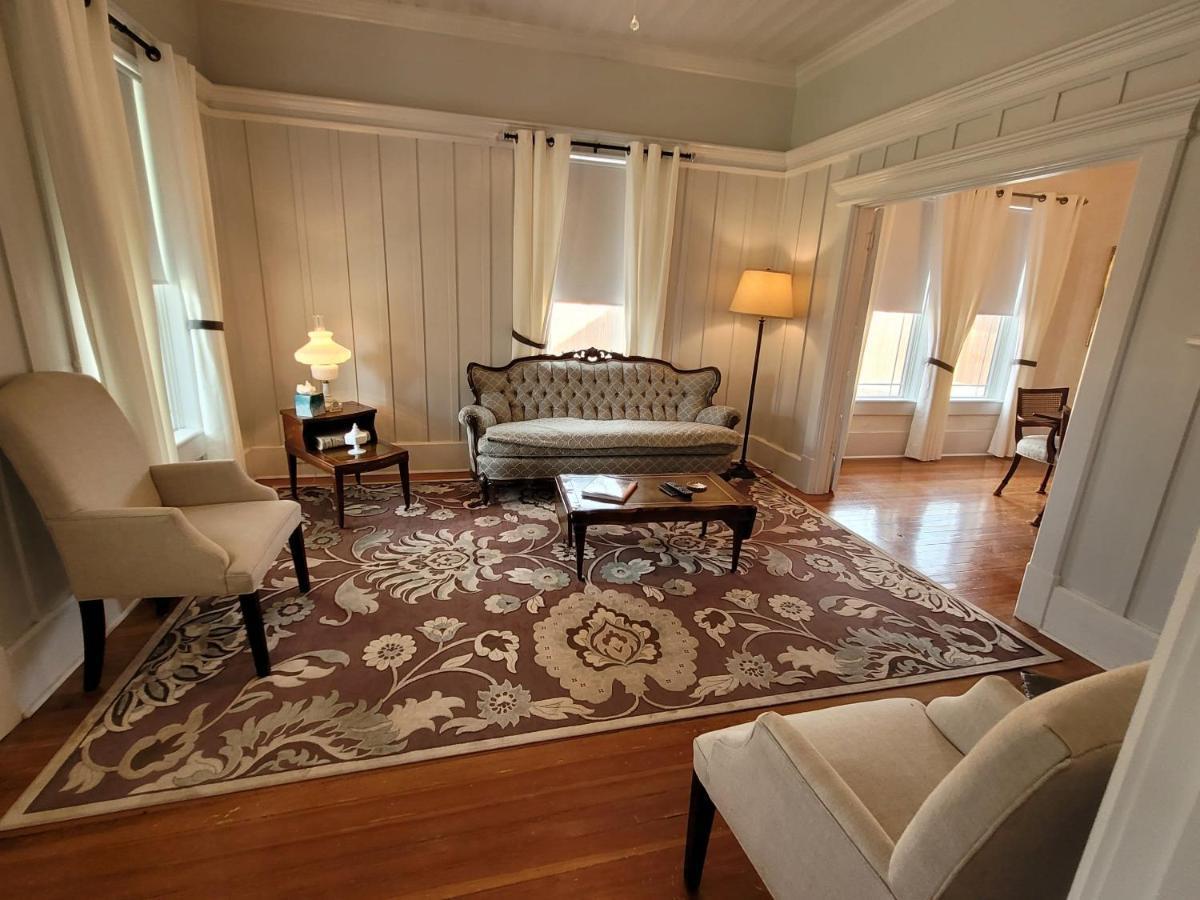 Holland House - Historic And Sophisticated Villa Alpine Bagian luar foto