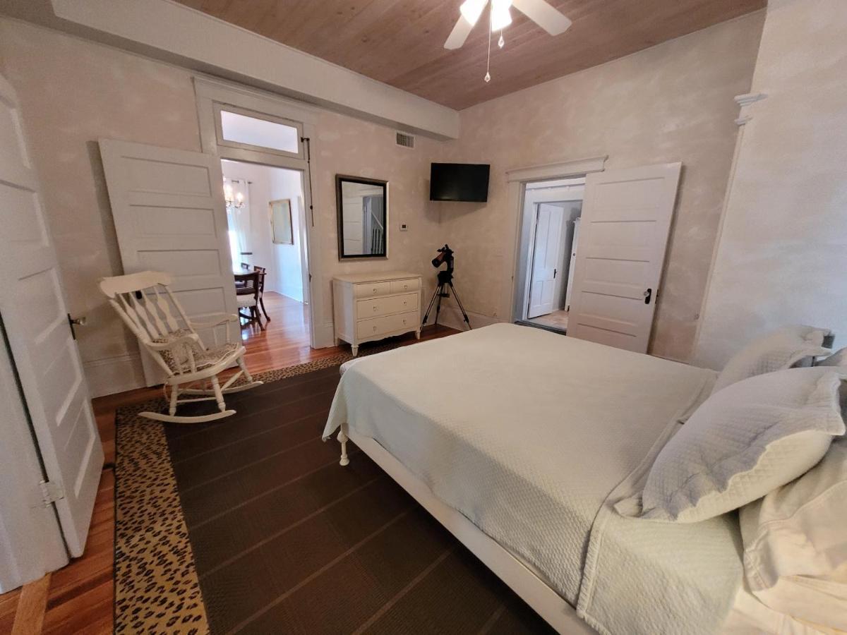 Holland House - Historic And Sophisticated Villa Alpine Bagian luar foto